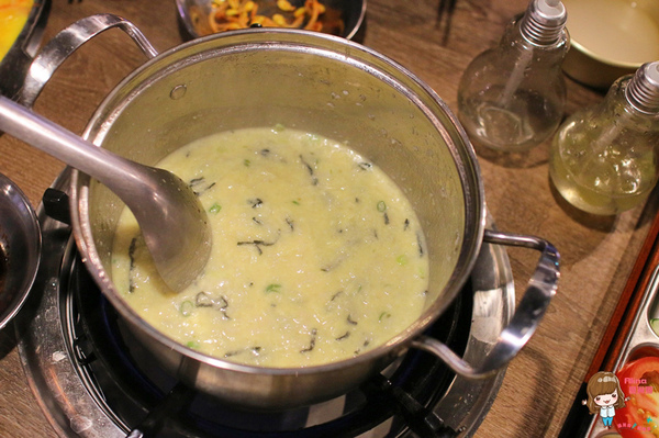 韓老大 韓式烤肉 海鮮九層塔 한으뜸：【食記】台北東區 韓老大한으뜸 海鮮九層塔 韓式料理 春川炒雞人參雞烤肉烤雞 打卡送韓國哈密瓜雪糕