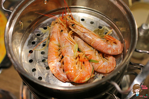 韓老大 韓式烤肉 海鮮九層塔 한으뜸：【食記】台北東區 韓老大한으뜸 海鮮九層塔 韓式料理 春川炒雞人參雞烤肉烤雞 打卡送韓國哈密瓜雪糕