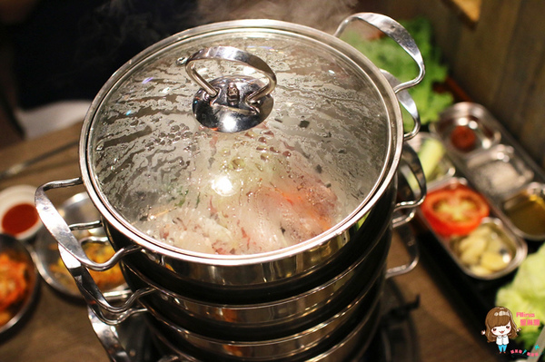 韓老大 韓式烤肉 海鮮九層塔 한으뜸：【食記】台北東區 韓老大한으뜸 海鮮九層塔 韓式料理 春川炒雞人參雞烤肉烤雞 打卡送韓國哈密瓜雪糕