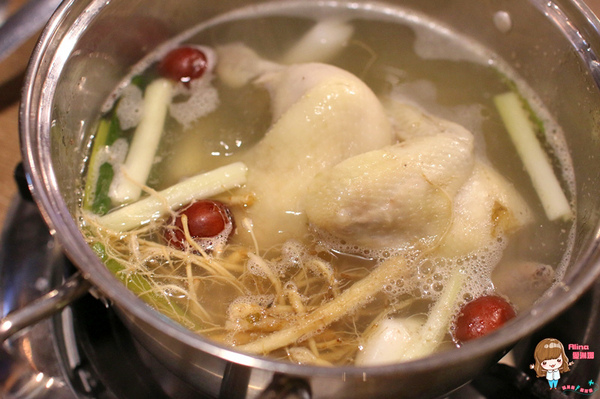 韓老大 韓式烤肉 海鮮九層塔 한으뜸：【食記】台北東區 韓老大한으뜸 海鮮九層塔 韓式料理 春川炒雞人參雞烤肉烤雞 打卡送韓國哈密瓜雪糕