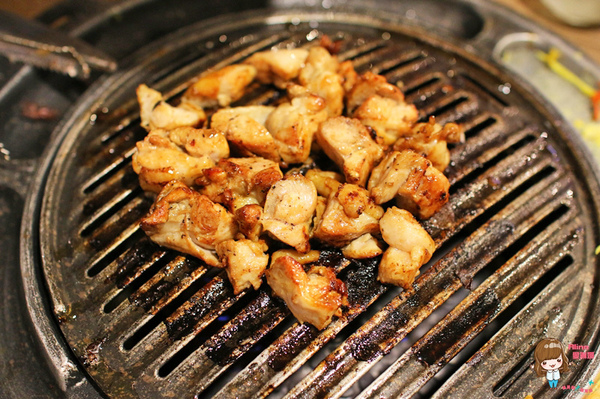 韓老大 韓式烤肉 海鮮九層塔 한으뜸：【食記】台北東區 韓老大한으뜸 海鮮九層塔 韓式料理 春川炒雞人參雞烤肉烤雞 打卡送韓國哈密瓜雪糕