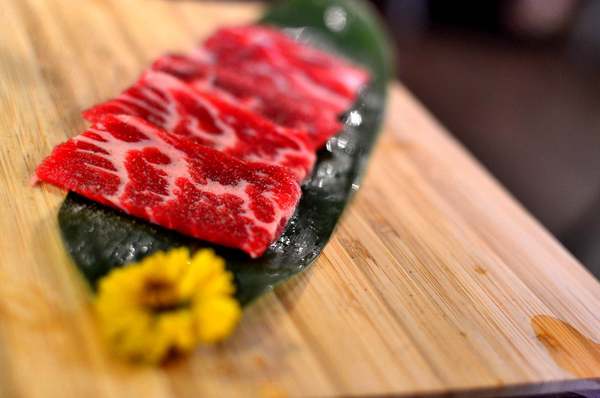 韓老大 韓式燒肉 한으뜸:▌台北 • 韓老大 ▌薇拉小公主追試營運店• 不飛韓國也能吃到首爾奉天海鮮九層塔的台灣版 + 澳洲M9壺漬牛肋肉 +燈泡咕嚕咕嚕飲料