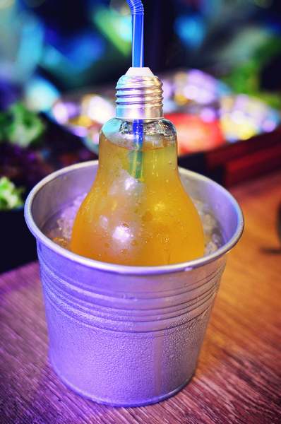 韓老大 韓式燒肉 한으뜸:▌台北 • 韓老大 ▌薇拉小公主追試營運店• 不飛韓國也能吃到首爾奉天海鮮九層塔的台灣版 + 澳洲M9壺漬牛肋肉 +燈泡咕嚕咕嚕飲料