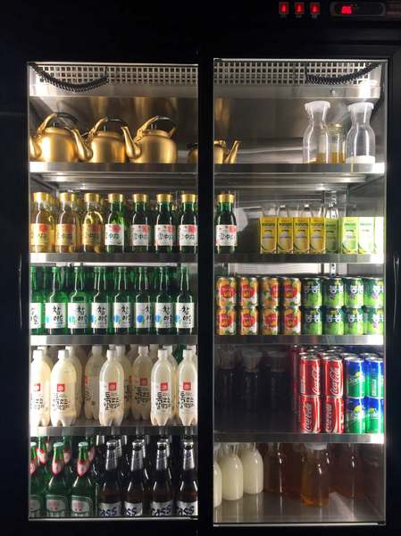 韓老大 韓式燒肉 한으뜸:▌台北 • 韓老大 ▌薇拉小公主追試營運店• 不飛韓國也能吃到首爾奉天海鮮九層塔的台灣版 + 澳洲M9壺漬牛肋肉 +燈泡咕嚕咕嚕飲料