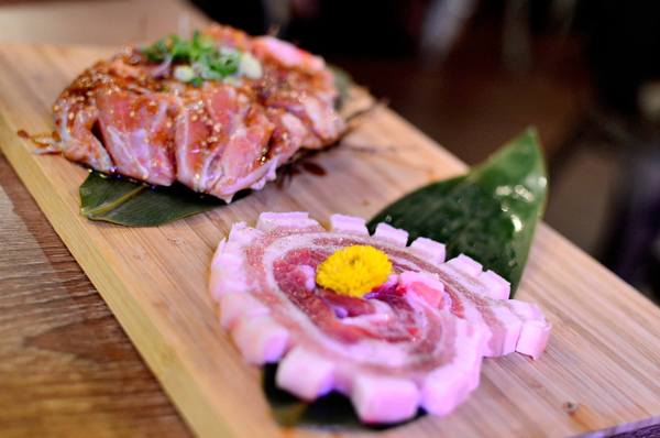 韓老大 韓式燒肉 한으뜸:▌台北 • 韓老大 ▌薇拉小公主追試營運店• 不飛韓國也能吃到首爾奉天海鮮九層塔的台灣版 + 澳洲M9壺漬牛肋肉 +燈泡咕嚕咕嚕飲料