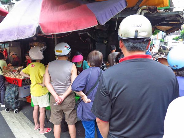 【板橋美食】福德街炸雞-超人氣排隊炸雞店