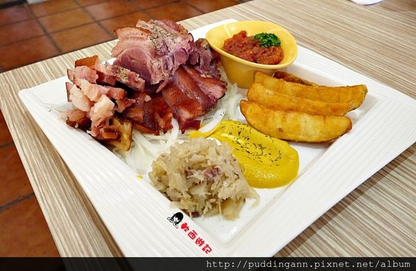 P1490892香烤德國豬腳.JPG