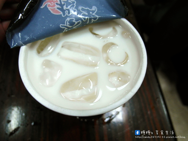 日出客棧(西屯逢甲店):〖台中│美食〗日出客棧(西屯逢甲店) ❤ 堅持使用高單價原物料,牧場百分之百鮮乳,新鮮現榨一整顆檸檬,新鮮美味一喝就知道!!