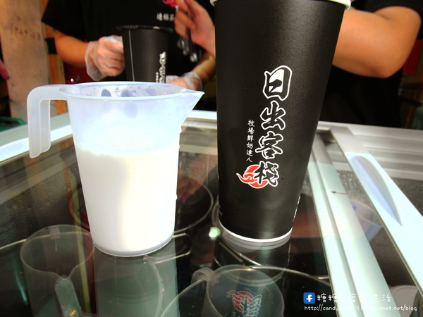 日出客棧(西屯逢甲店):〖台中│美食〗日出客棧(西屯逢甲店) ❤ 堅持使用高單價原物料,牧場百分之百鮮乳,新鮮現榨一整顆檸檬,新鮮美味一喝就知道!!