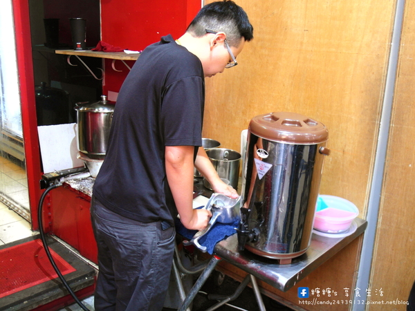 日出客棧(西屯逢甲店):〖台中│美食〗日出客棧(西屯逢甲店) ❤ 堅持使用高單價原物料,牧場百分之百鮮乳,新鮮現榨一整顆檸檬,新鮮美味一喝就知道!!