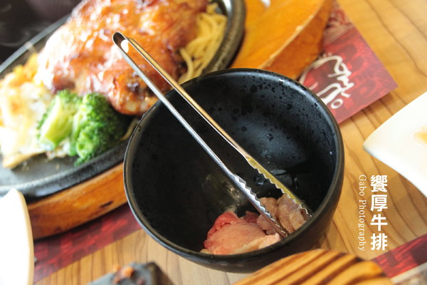 饗厚牛排(楠梓店):【高雄||楠梓】饗厚牛排(高雄楠梓店)──岩燒牛排,要熟不熟,由你決定!