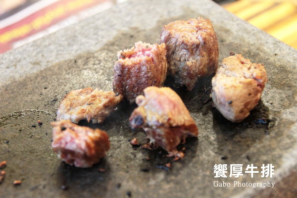饗厚牛排(楠梓店):【高雄||楠梓】饗厚牛排(高雄楠梓店)──岩燒牛排,要熟不熟,由你決定!