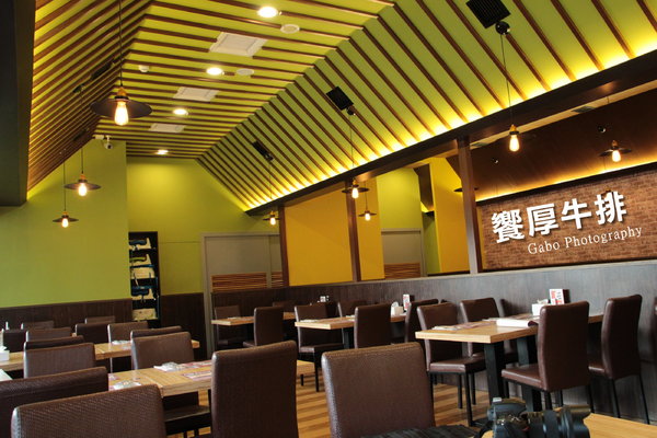 饗厚牛排(楠梓店):【高雄||楠梓】饗厚牛排(高雄楠梓店)──岩燒牛排,要熟不熟,由你決定!