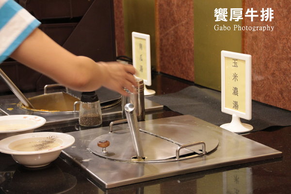 饗厚牛排(楠梓店):【高雄||楠梓】饗厚牛排(高雄楠梓店)──岩燒牛排,要熟不熟,由你決定!