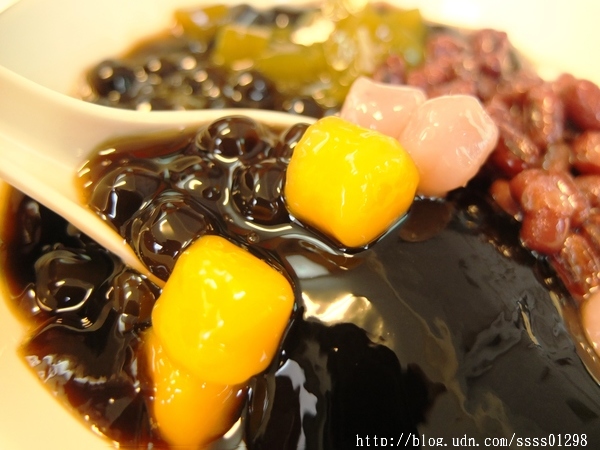 瘋仙草手工仙草專賣店：【愛評口碑券】瘋仙草手工仙草專賣店。每日新鮮現做仙草產品 高雄甜點飲品大推 嫩仙草派對桶熱門訂購中！