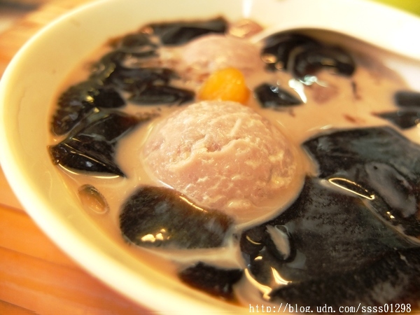 瘋仙草手工仙草專賣店：【愛評口碑券】瘋仙草手工仙草專賣店。每日新鮮現做仙草產品 高雄甜點飲品大推 嫩仙草派對桶熱門訂購中！