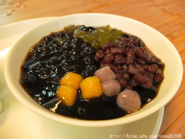 瘋仙草手工仙草專賣店：【愛評口碑券】瘋仙草手工仙草專賣店。每日新鮮現做仙草產品 高雄甜點飲品大推 嫩仙草派對桶熱門訂購中！