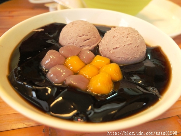 瘋仙草手工仙草專賣店：【愛評口碑券】瘋仙草手工仙草專賣店。每日新鮮現做仙草產品 高雄甜點飲品大推 嫩仙草派對桶熱門訂購中！