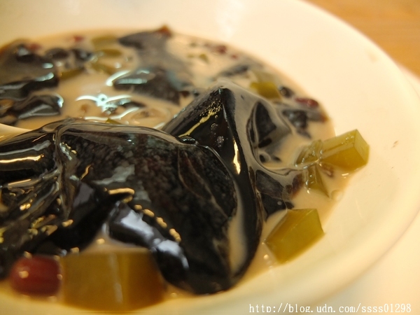 瘋仙草手工仙草專賣店：【愛評口碑券】瘋仙草手工仙草專賣店。每日新鮮現做仙草產品 高雄甜點飲品大推 嫩仙草派對桶熱門訂購中！