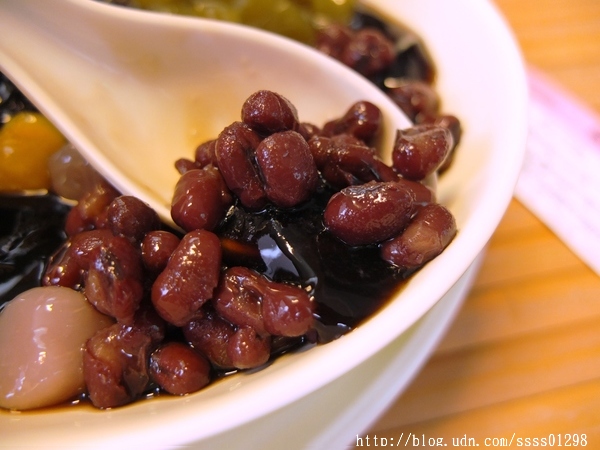 瘋仙草手工仙草專賣店：【愛評口碑券】瘋仙草手工仙草專賣店。每日新鮮現做仙草產品 高雄甜點飲品大推 嫩仙草派對桶熱門訂購中！