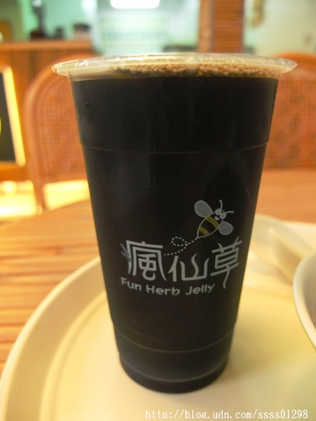 瘋仙草手工仙草專賣店：【愛評口碑券】瘋仙草手工仙草專賣店。每日新鮮現做仙草產品 高雄甜點飲品大推 嫩仙草派對桶熱門訂購中！