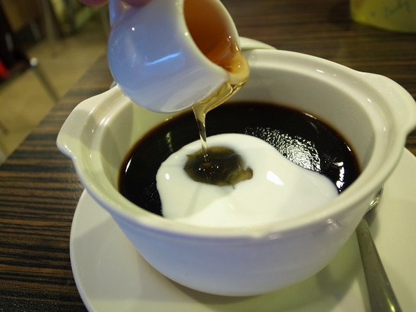 十二籃粥火鍋:<台北|松山>秋天就是要吃螃蟹啊!!!! 超鮮美干貝跟鮑魚~ 十二籃粥火鍋