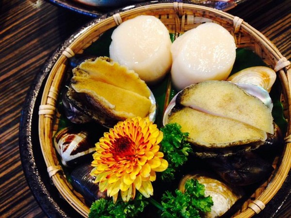 十二籃粥火鍋:<台北|松山>秋天就是要吃螃蟹啊!!!! 超鮮美干貝跟鮑魚~ 十二籃粥火鍋