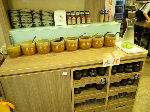 十二籃粥火鍋:<台北|松山>秋天就是要吃螃蟹啊!!!! 超鮮美干貝跟鮑魚~ 十二籃粥火鍋