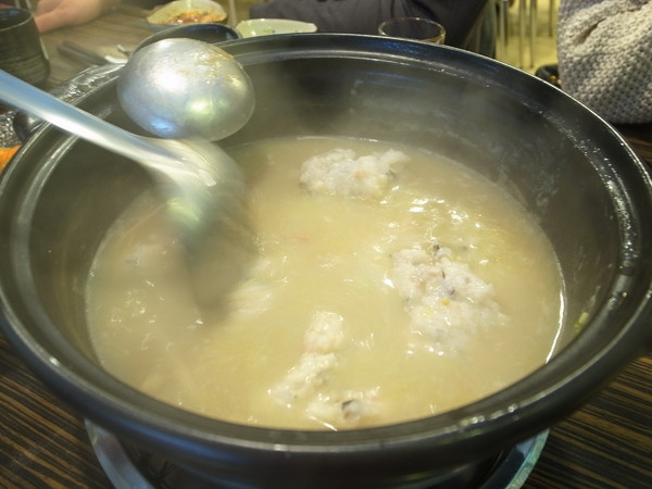 十二籃粥火鍋:<台北|松山>秋天就是要吃螃蟹啊!!!! 超鮮美干貝跟鮑魚~ 十二籃粥火鍋