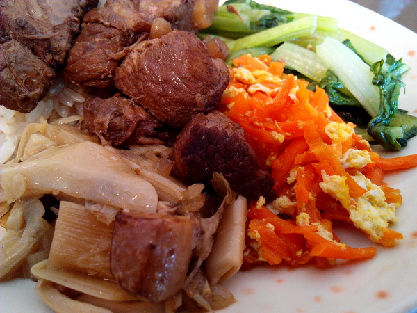 台南蔡家古早味肉粽：【臺南Ω永康區】台南蔡家古早味肉粽。來自廟口文化，代代相承的古早味