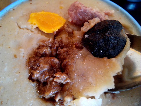 台南蔡家古早味肉粽：【臺南Ω永康區】台南蔡家古早味肉粽。來自廟口文化，代代相承的古早味