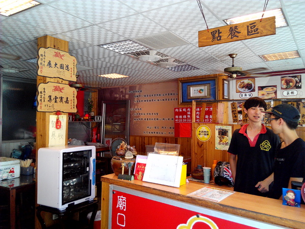 台南蔡家古早味肉粽：【臺南Ω永康區】台南蔡家古早味肉粽。來自廟口文化，代代相承的古早味