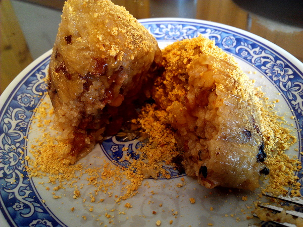 台南蔡家古早味肉粽：【臺南Ω永康區】台南蔡家古早味肉粽。來自廟口文化，代代相承的古早味