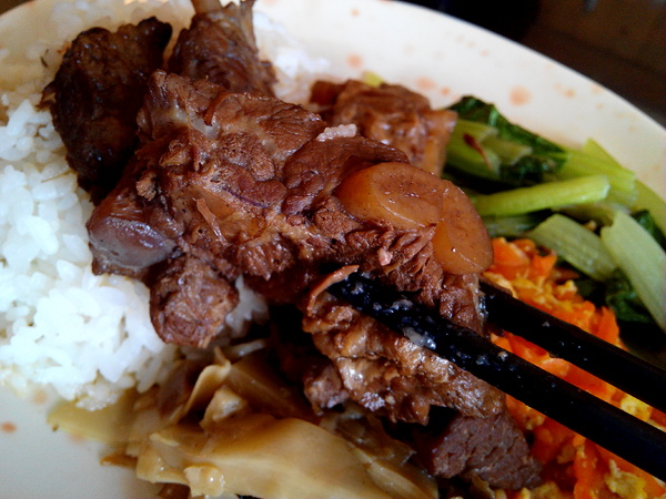 台南蔡家古早味肉粽：【臺南Ω永康區】台南蔡家古早味肉粽。來自廟口文化，代代相承的古早味