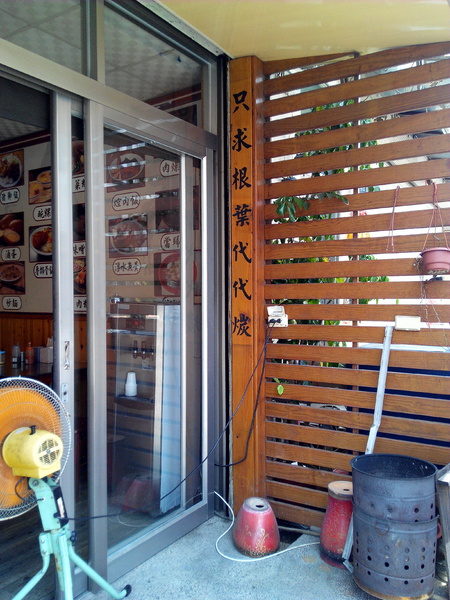 台南蔡家古早味肉粽：【臺南Ω永康區】台南蔡家古早味肉粽。來自廟口文化，代代相承的古早味