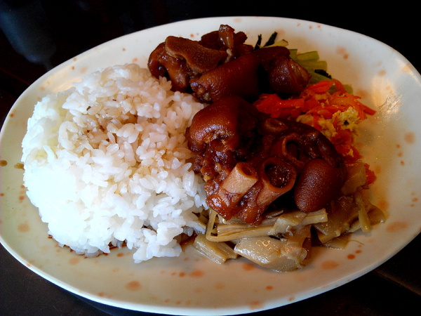 台南蔡家古早味肉粽：【臺南Ω永康區】台南蔡家古早味肉粽。來自廟口文化，代代相承的古早味