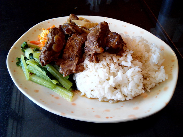 台南蔡家古早味肉粽：【臺南Ω永康區】台南蔡家古早味肉粽。來自廟口文化，代代相承的古早味