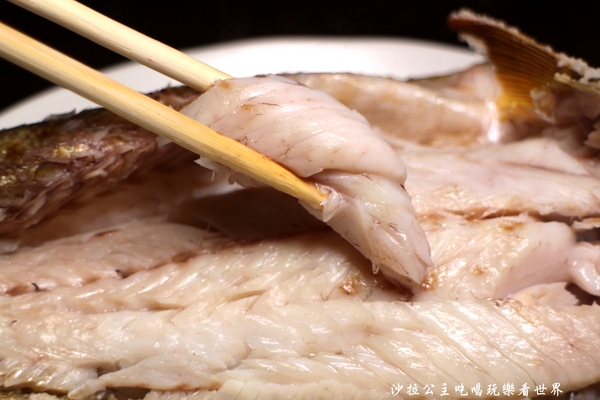 鱻海鮮燒物：蘆洲『鱻海鮮燒物』像戰斧豬排一樣大的魚下巴/燒烤/消夜/捷運徐匯中學站