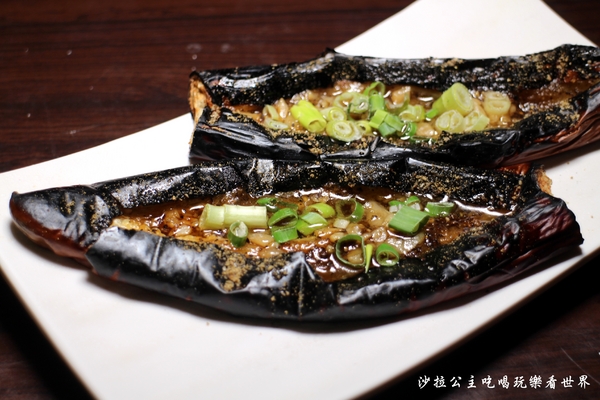 鱻海鮮燒物：蘆洲『鱻海鮮燒物』像戰斧豬排一樣大的魚下巴/燒烤/消夜/捷運徐匯中學站