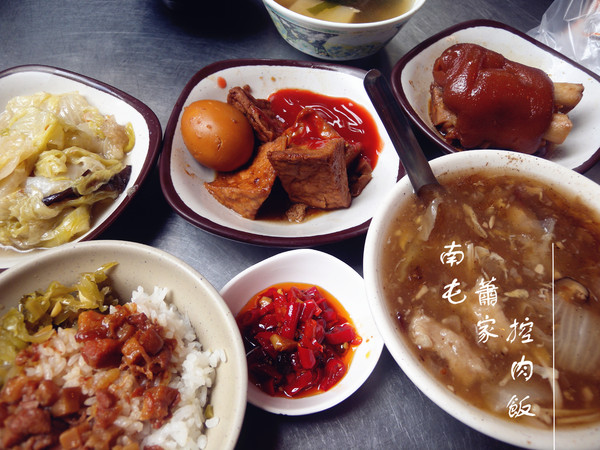 南屯 蕭 爌肉飯:【台中南屯區。小吃】 南屯蕭家控肉飯 南屯市場裡的排隊美食 在地人激推
