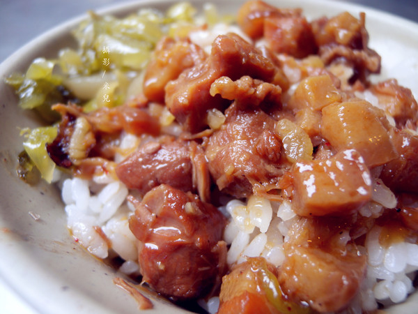 南屯 蕭 爌肉飯:【台中南屯區。小吃】 南屯蕭家控肉飯 南屯市場裡的排隊美食 在地人激推