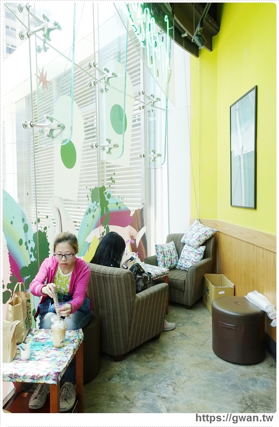 星巴克,starbucks,星冰樂彩色屋,星巴克門市,捷運美食,統一時代百貨,Frappuccino POP-IN Store,巧克力抹茶可可碎片,義式濃縮奶霜脆餅,巧克力伯爵紅茶吉利,期間限定,安普蕾修-25-398-1