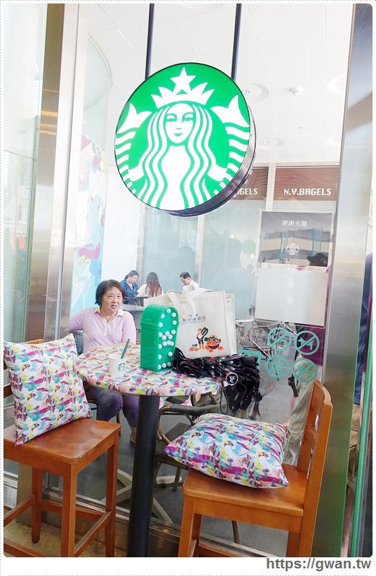 星巴克,starbucks,星冰樂彩色屋,星巴克門市,捷運美食,統一時代百貨,Frappuccino POP-IN Store,巧克力抹茶可可碎片,義式濃縮奶霜脆餅,巧克力伯爵紅茶吉利,期間限定,安普蕾修-22-293-1