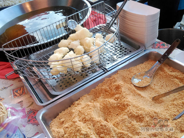 星光夜市18-章家麻吉燒-炸麻糬裹花生粉或黑芝麻粉