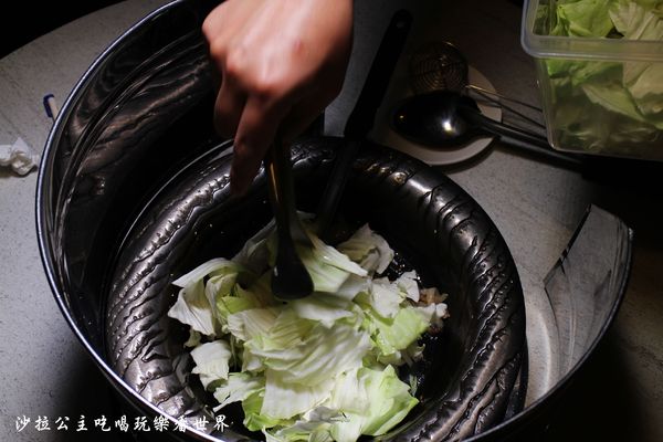 可利亞唐园生涮涮鍋(南京旗艦店):松山區石頭火鍋吃到飽『可利亞石頭火鍋』捷運南京三民站