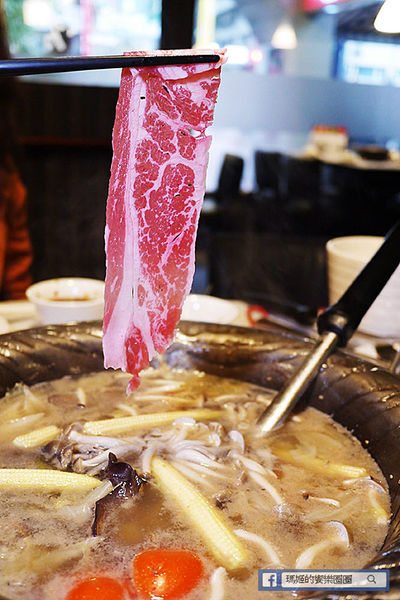 可利亞石頭火鍋:◆台北松山。捷運南京三民【可利亞石頭火鍋Koriya】酷聖石&哈根達斯冰淇淋吃到飽。松山區石頭火鍋。老字號重新開幕