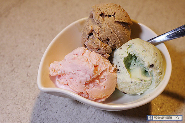 可利亞石頭火鍋:◆台北松山。捷運南京三民【可利亞石頭火鍋Koriya】酷聖石&哈根達斯冰淇淋吃到飽。松山區石頭火鍋。老字號重新開幕