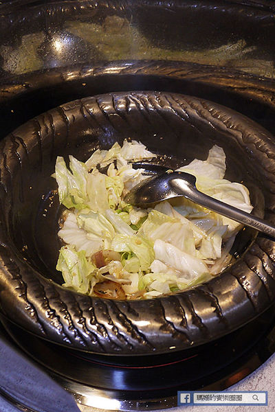 可利亞石頭火鍋:◆台北松山。捷運南京三民【可利亞石頭火鍋Koriya】酷聖石&哈根達斯冰淇淋吃到飽。松山區石頭火鍋。老字號重新開幕