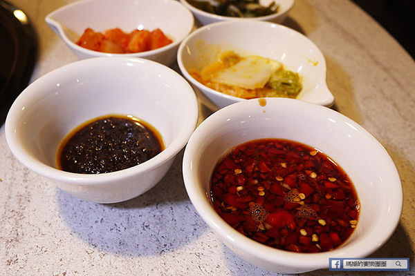 可利亞石頭火鍋:◆台北松山。捷運南京三民【可利亞石頭火鍋Koriya】酷聖石&哈根達斯冰淇淋吃到飽。松山區石頭火鍋。老字號重新開幕