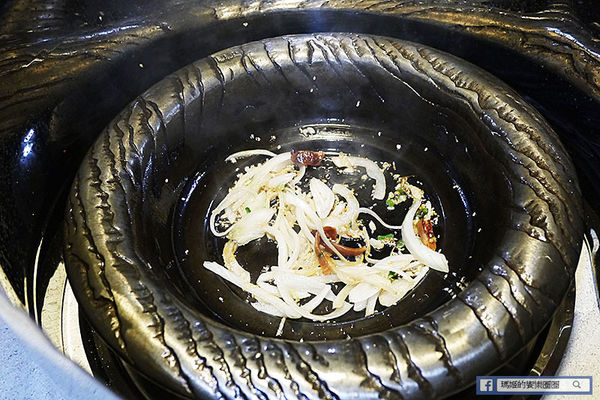 可利亞石頭火鍋:◆台北松山。捷運南京三民【可利亞石頭火鍋Koriya】酷聖石&哈根達斯冰淇淋吃到飽。松山區石頭火鍋。老字號重新開幕